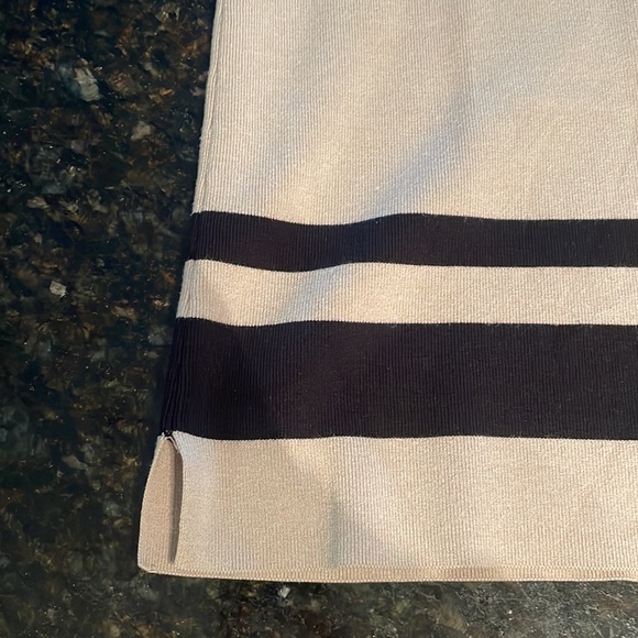 Banana Republic knit short sleeve sweater. - Picture 5 of 6